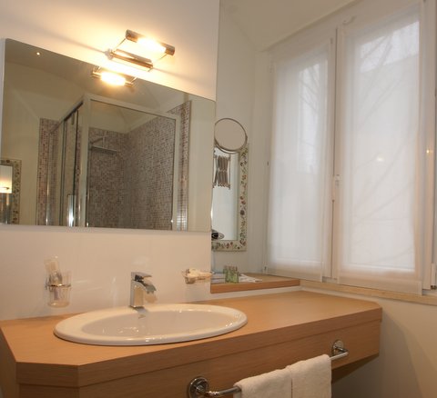 bagno junior suite hotel saraceno 4 stelle milano marittima