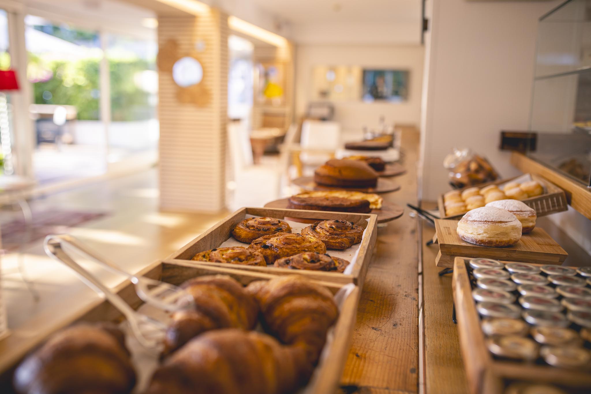 Hotel Saraceno Milano Marittima 4 stelel colazione in giardino