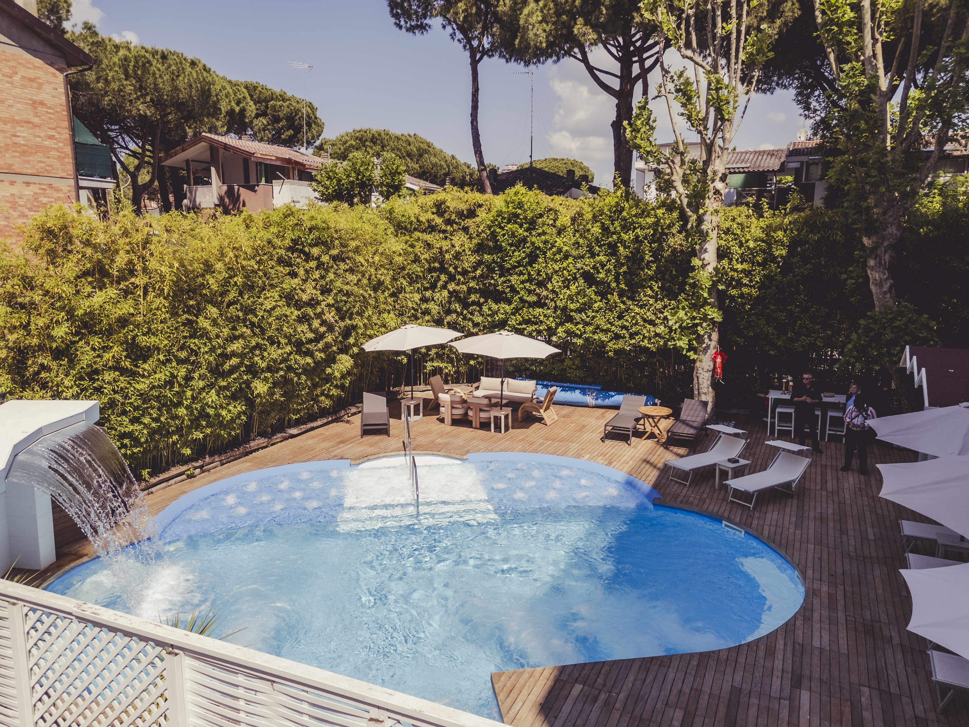 vista-area-piscina-hotel-saraceno-milano-marittima